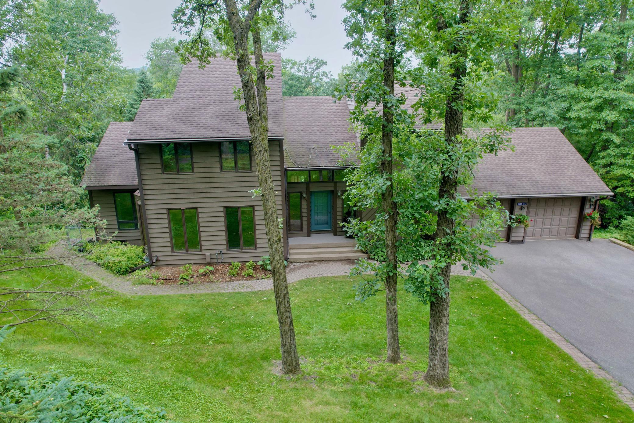 8910 Southwood Drive
