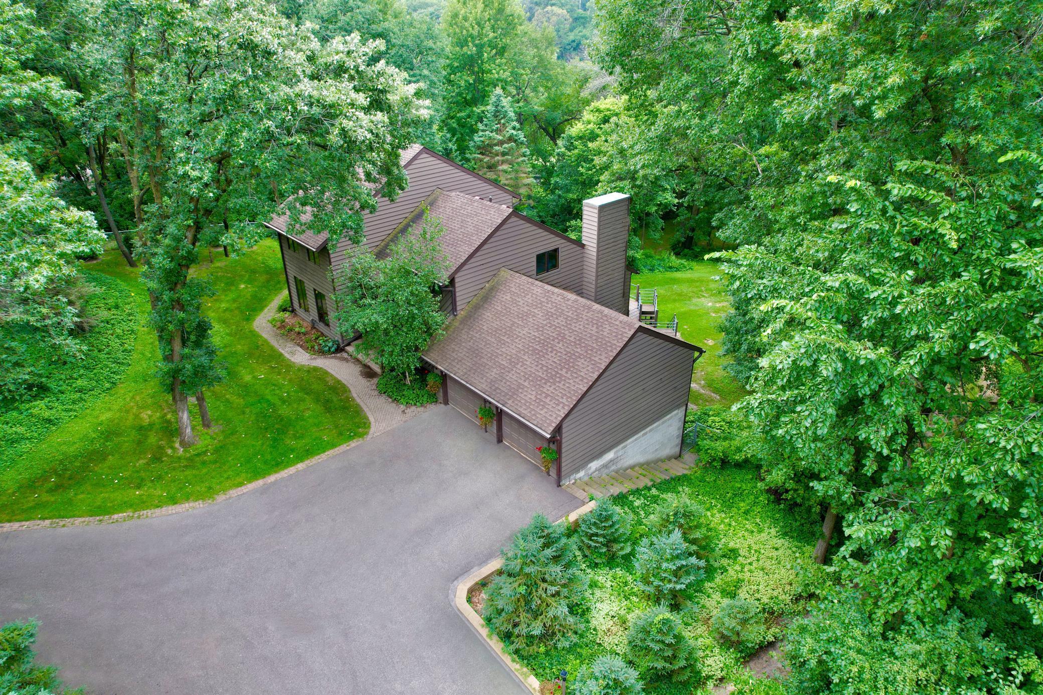 8910 Southwood Drive