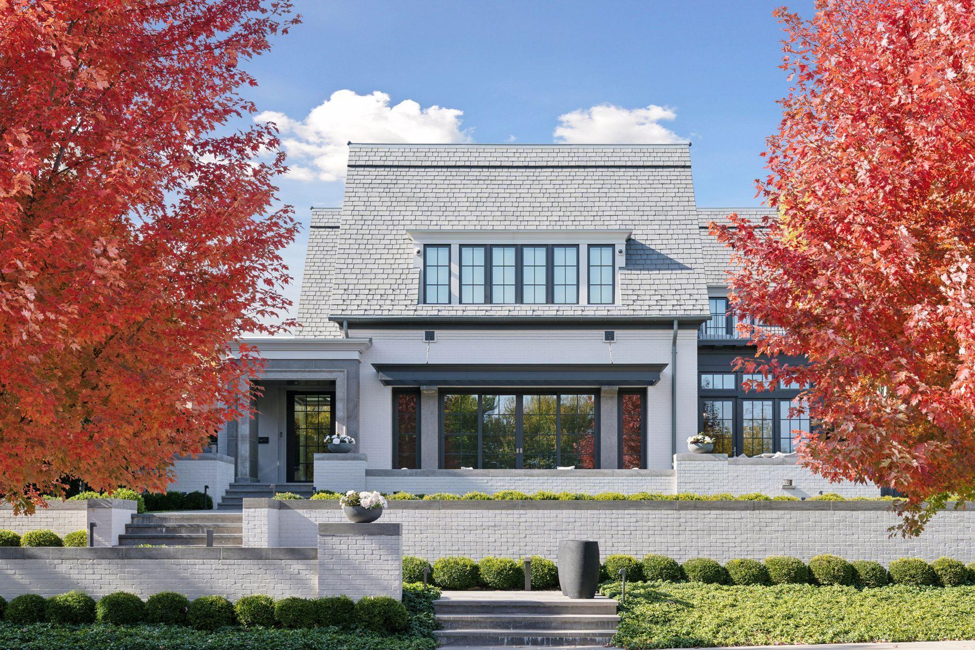 2552 W Lake Of The Isles Parkway