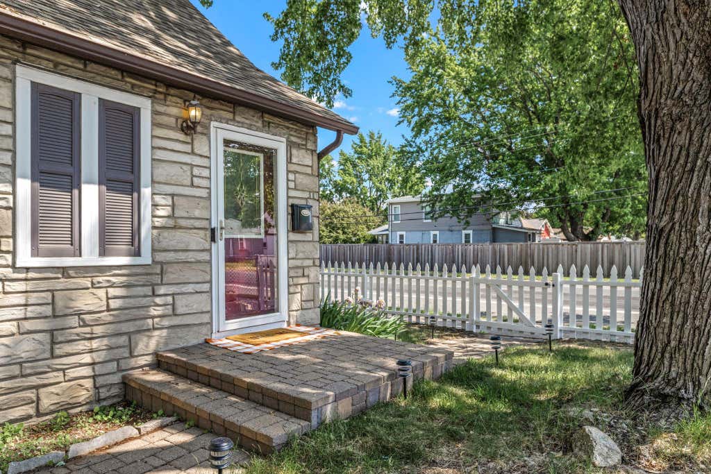 Photo of 1106 5th Avenue S, South Saint Paul, MN 55075 (MLS # 7125161)