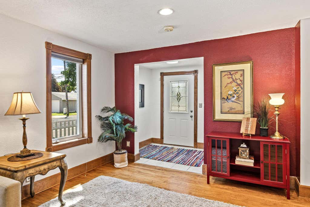 Photo of 1106 5th Avenue S, South Saint Paul, MN 55075 (MLS # 7125161)