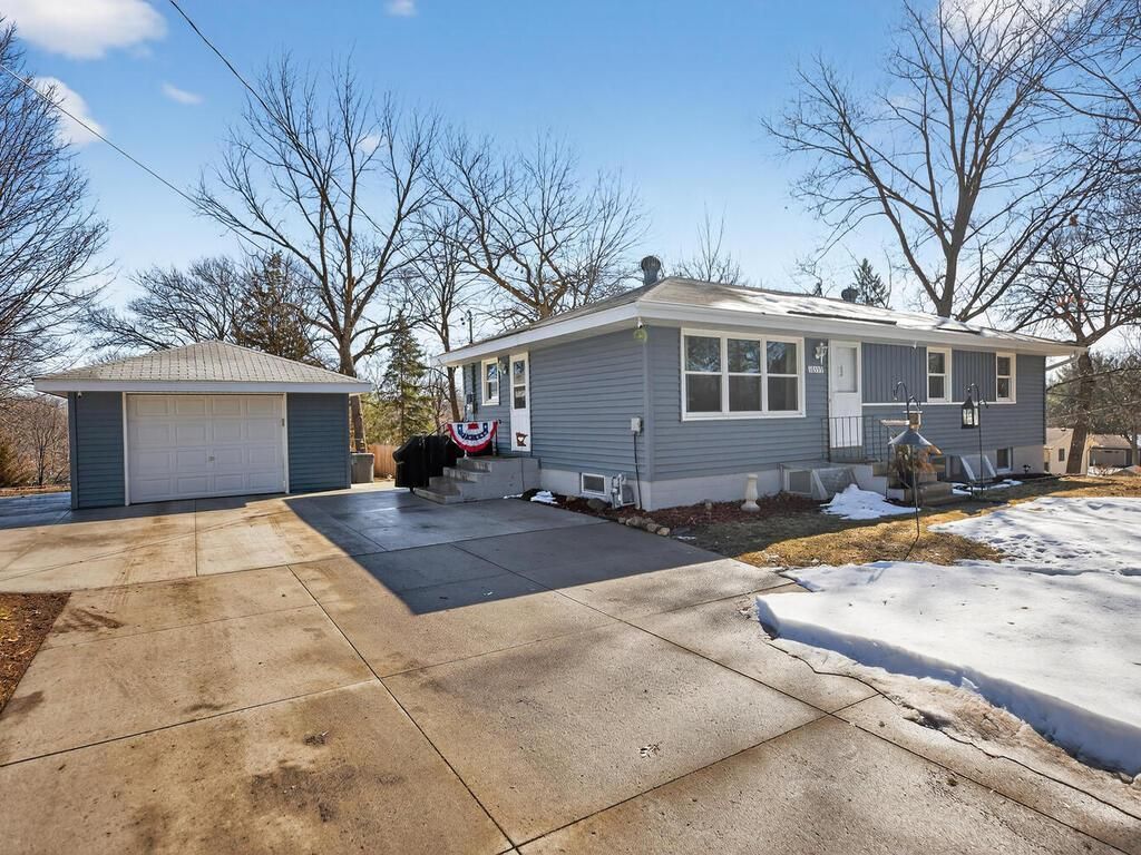 Photo of 16559 Dunkirk Avenue SW, Prior Lake, MN 55372 (MLS # 7037904)