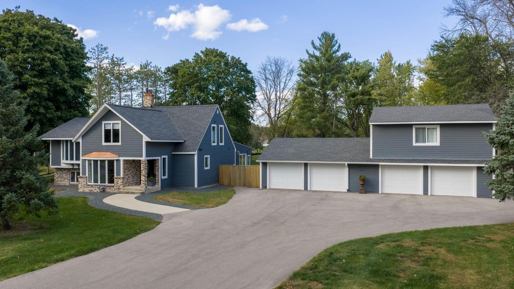 Photo of 2402 15th Avenue SW, Austin, MN 55912 (MLS # 7036750)