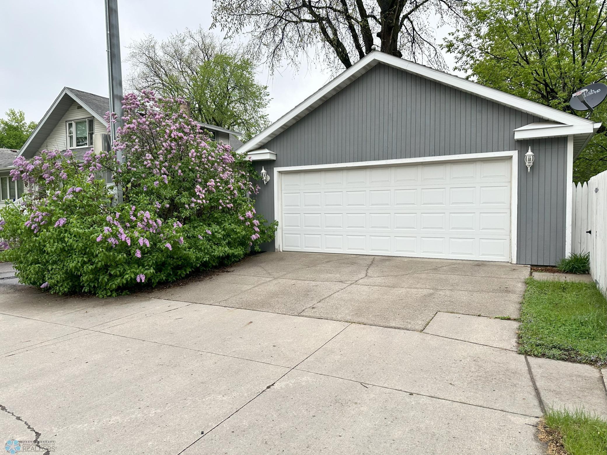 619 University Drive S