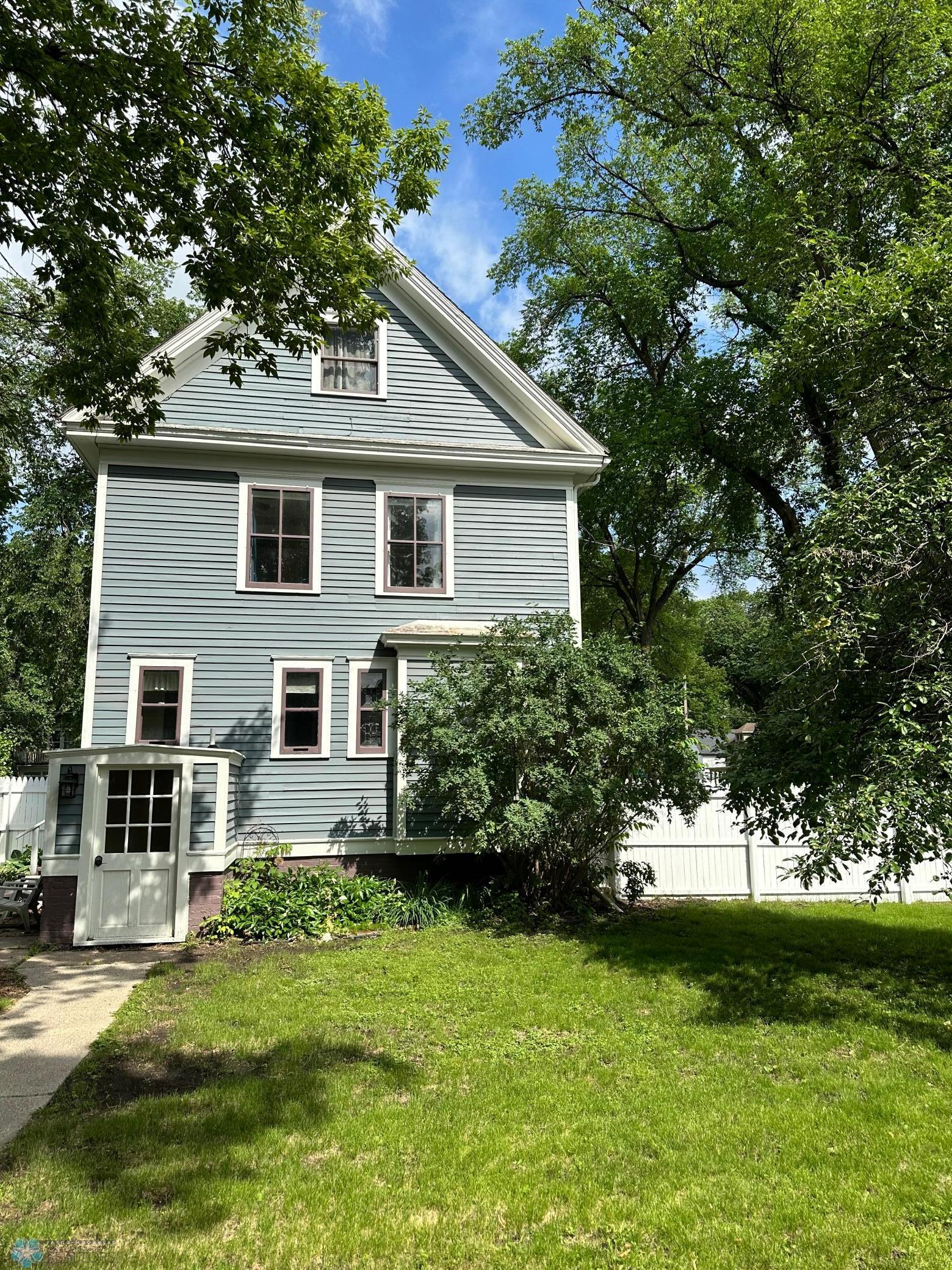 619 University Drive S