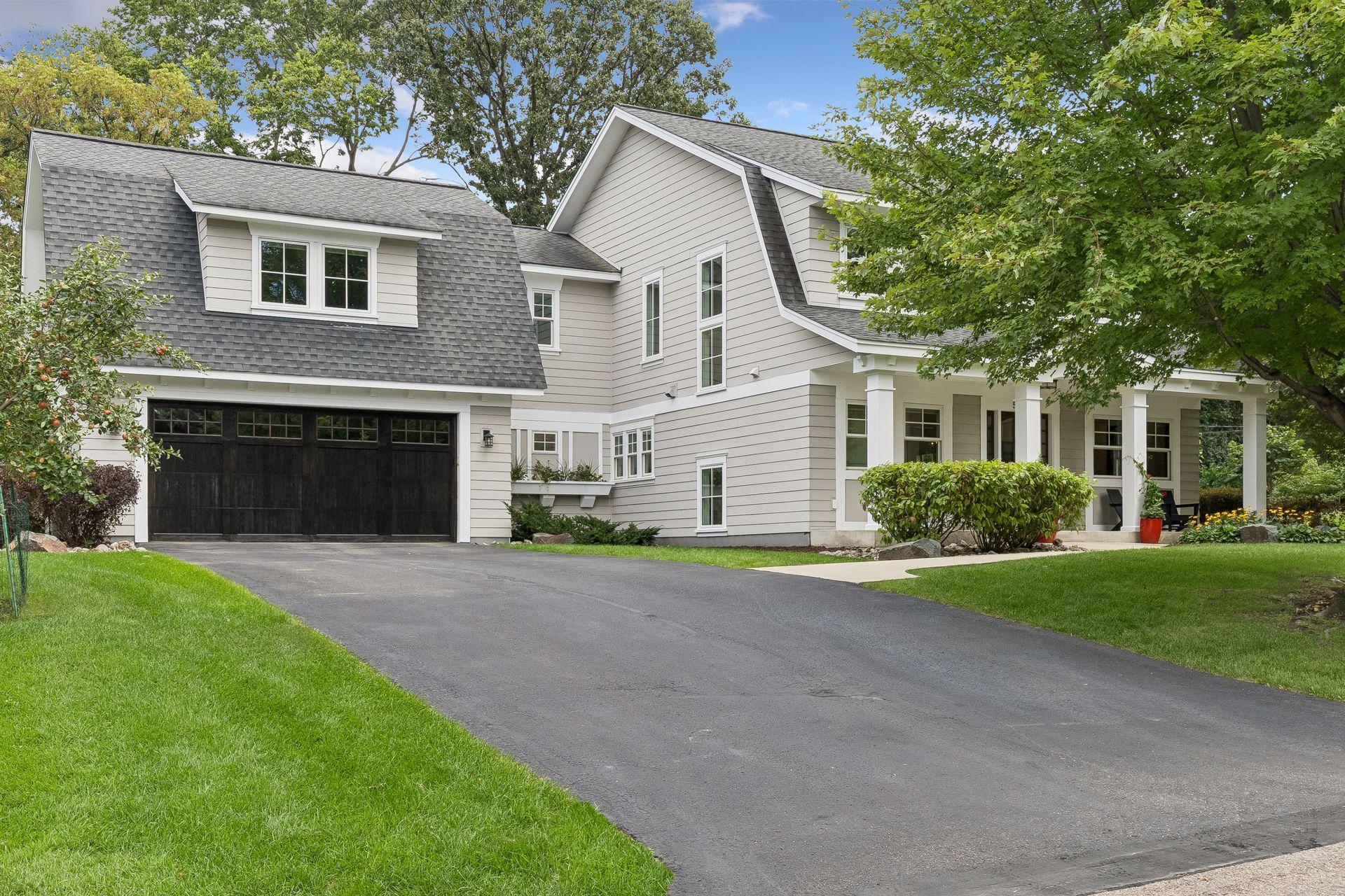 5413 Doncaster Way