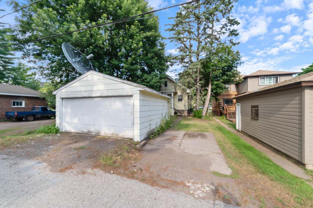 Photo of 915 Grandview Avenue, Duluth, MN 55812 (MLS # 7092208)