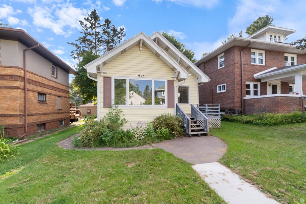 Photo of 915 Grandview Avenue, Duluth, MN 55812 (MLS # 7092208)