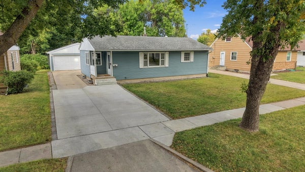1409 18TH ST S, FARGO, ND 58103 - Image a3ce5b2a3c437b09d8487d4cdad73e52/916584216
