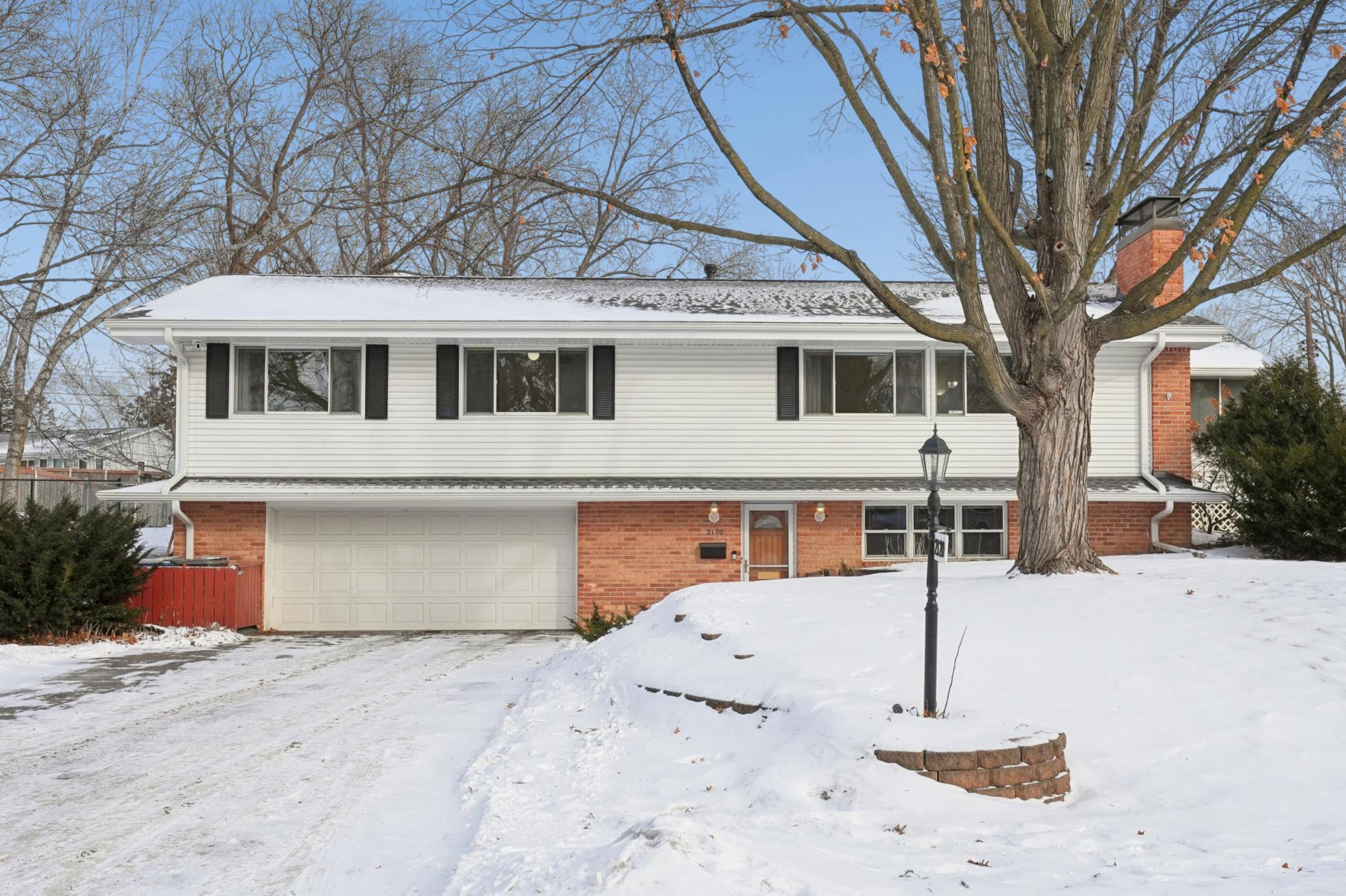 2120 Aquila Avenue N