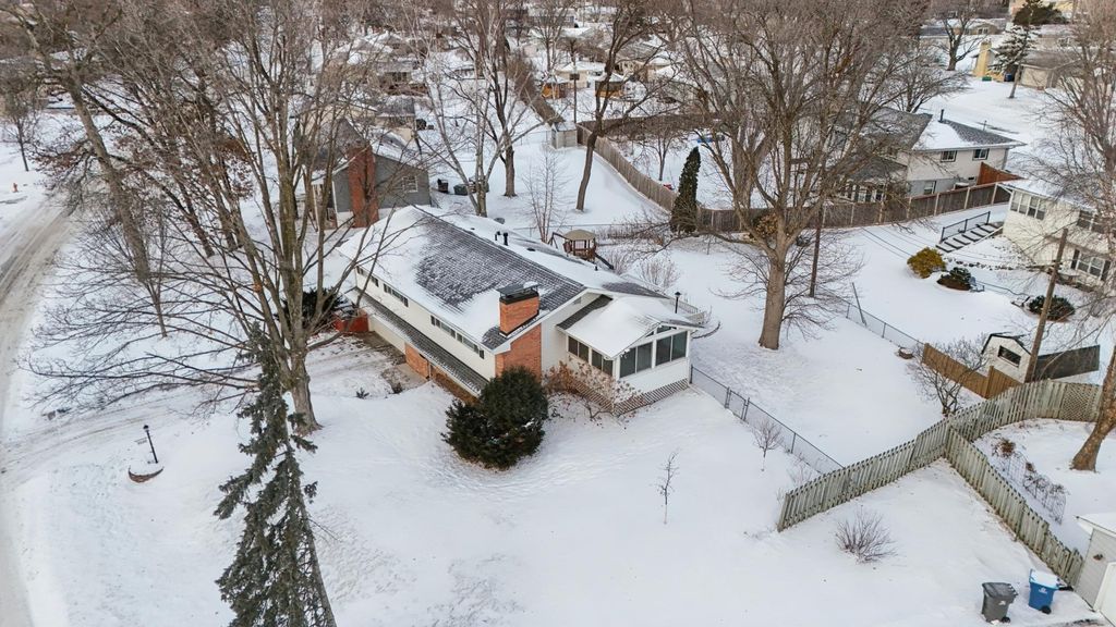 Photo of 2120 Aquila Avenue N, Golden Valley, MN 55427 (MLS # 7004405)