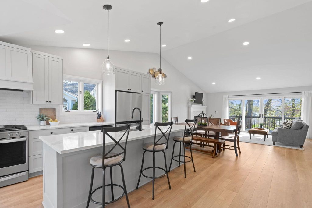 Photo of 5465 Gideons Lane, Excelsior, MN 55331 (MLS # 7053970)