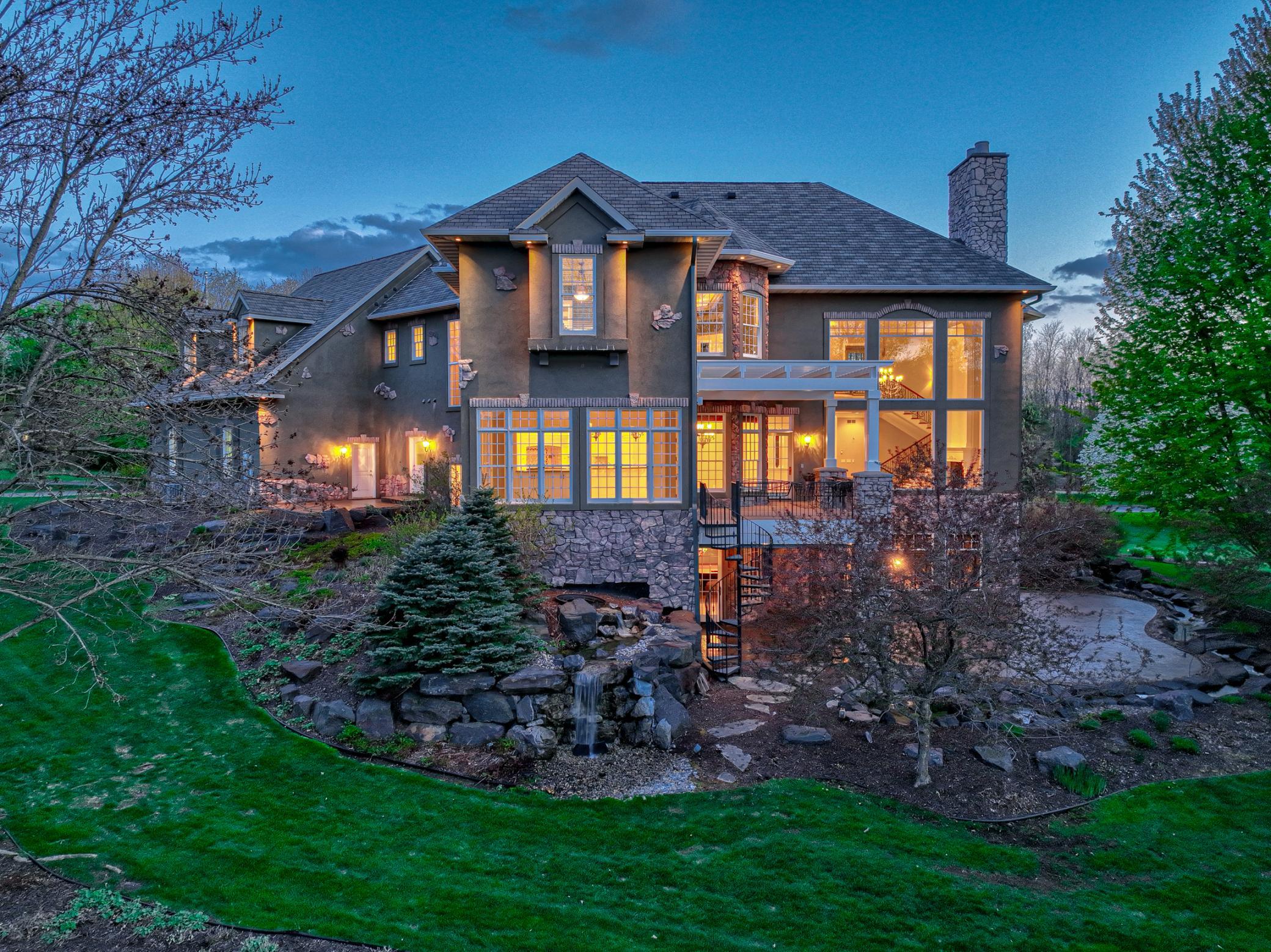 327 Lindsay Road