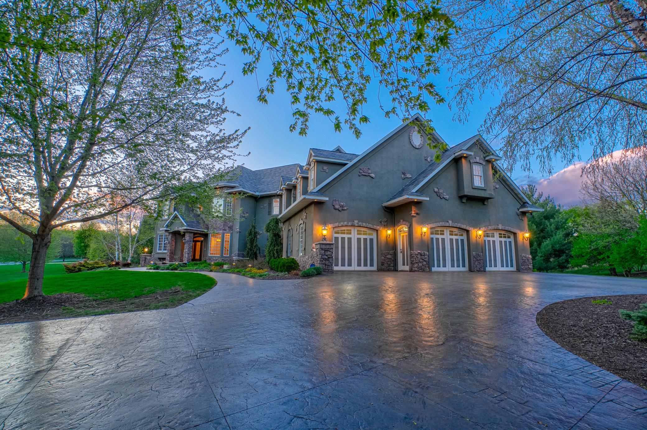 327 Lindsay Road