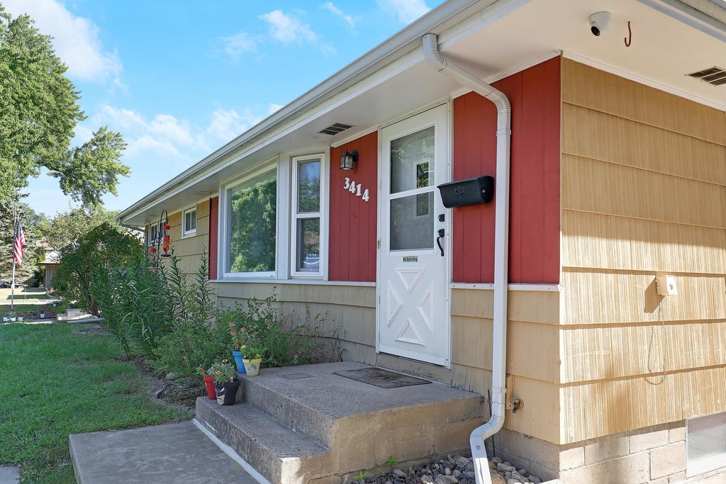 Photo of 3414 Yates Avenue N, Crystal, MN 55422 (MLS # 7139168)