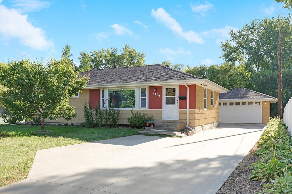 Photo of 3414 Yates Avenue N, Crystal, MN 55422 (MLS # 7139168)