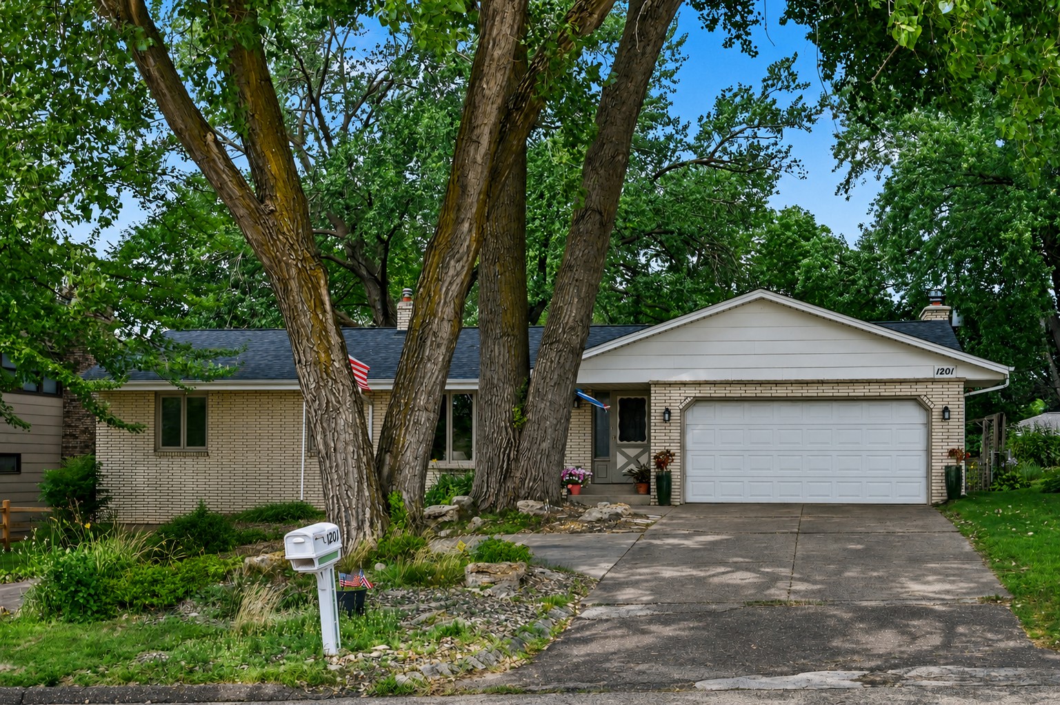1201 County Road B2 W