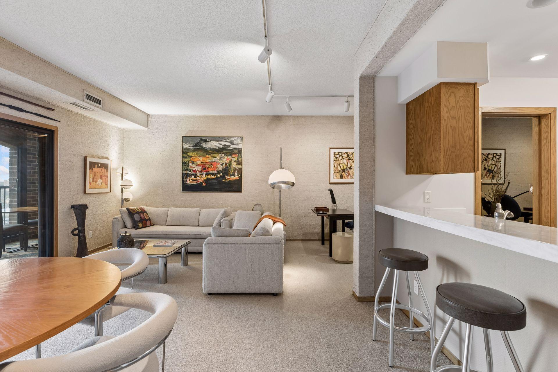 1235 Yale Place 1201