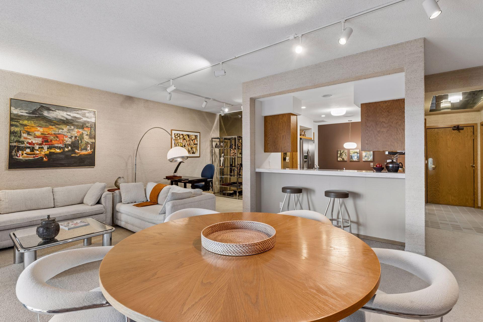 1235 Yale Place 1201