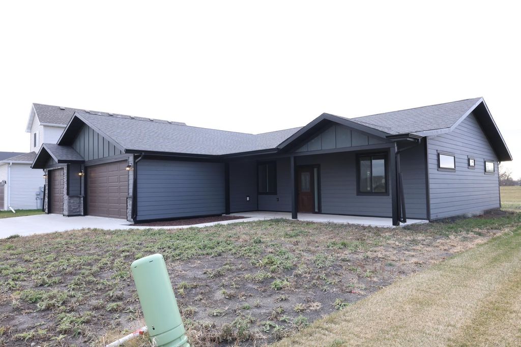 Photo of 4712 Hampton Loop S, Moorhead, MN 56560 (MLS # 6822756)