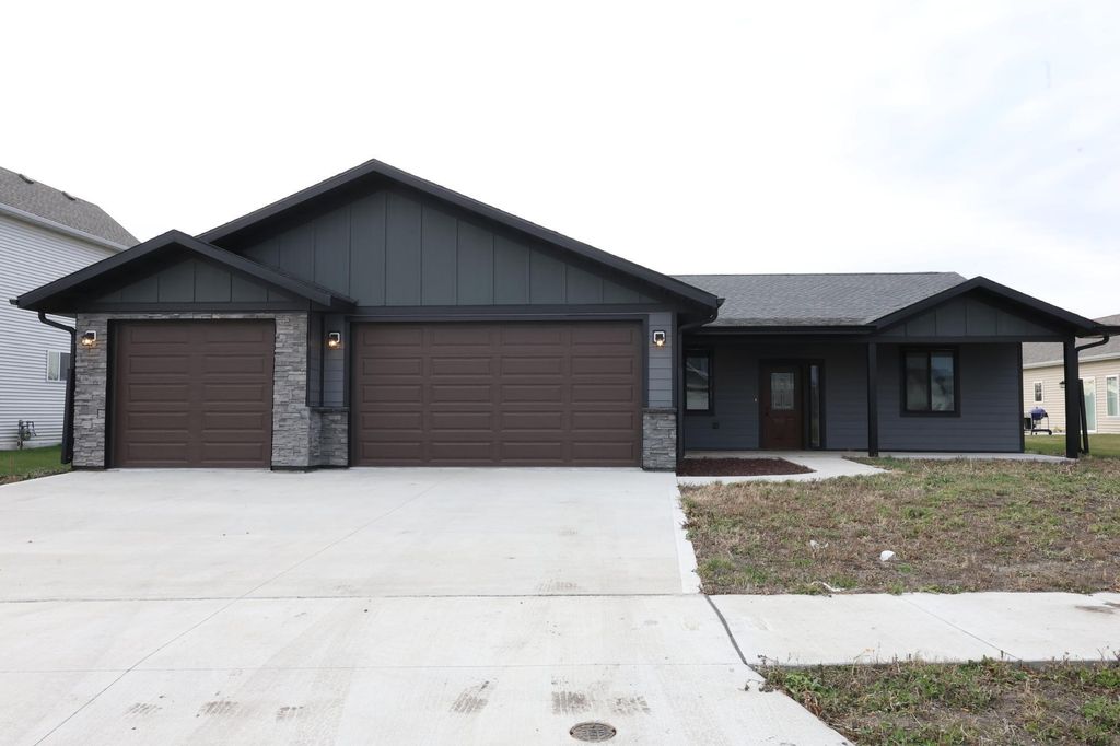 Photo of 4712 Hampton Loop S, Moorhead, MN 56560 (MLS # 6822756)