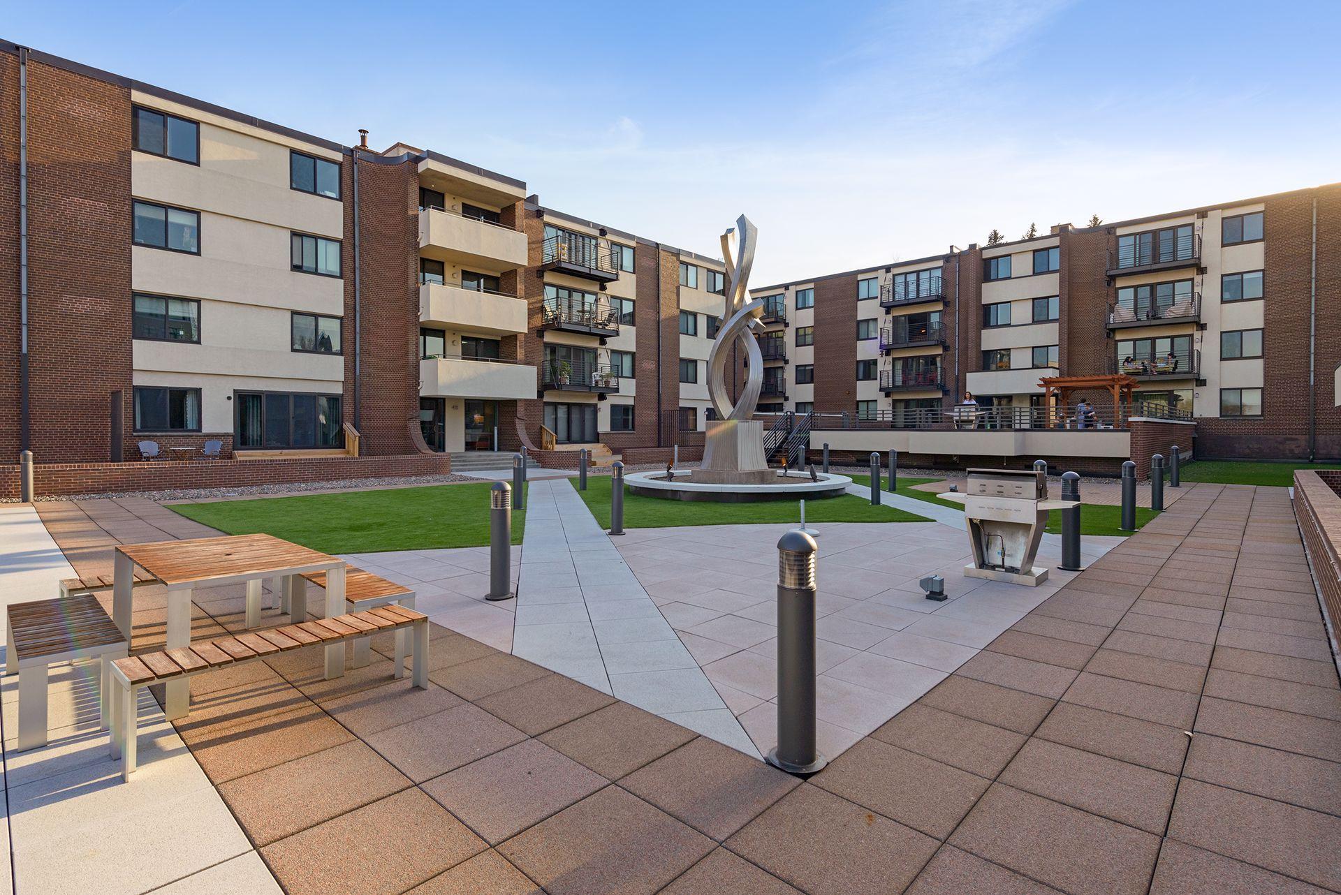 48 Groveland Terrace B101