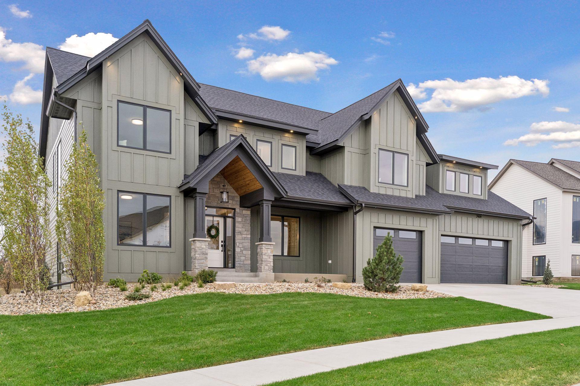 2909 Bentley Drive SW