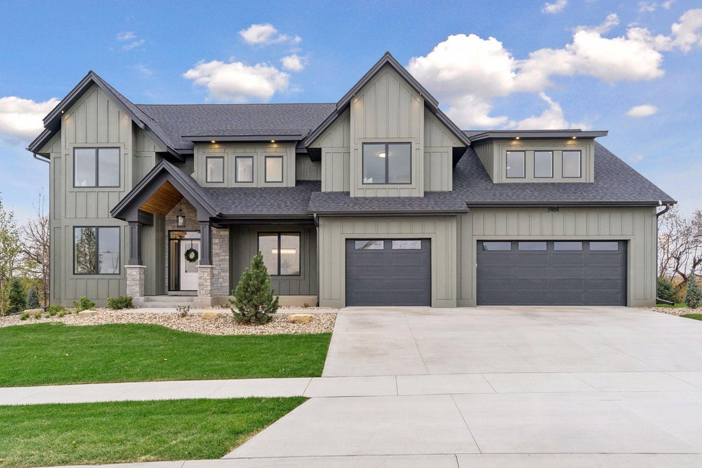 Photo of 2909 Bentley Drive SW, Rochester, MN 55902 (MLS # 7166105)