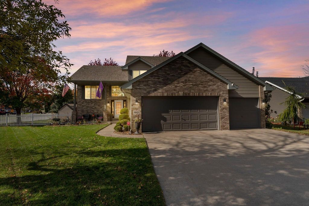 Photo of 9801 Northwood Avenue N, Brooklyn Park, MN 55443 (MLS # 6809167)