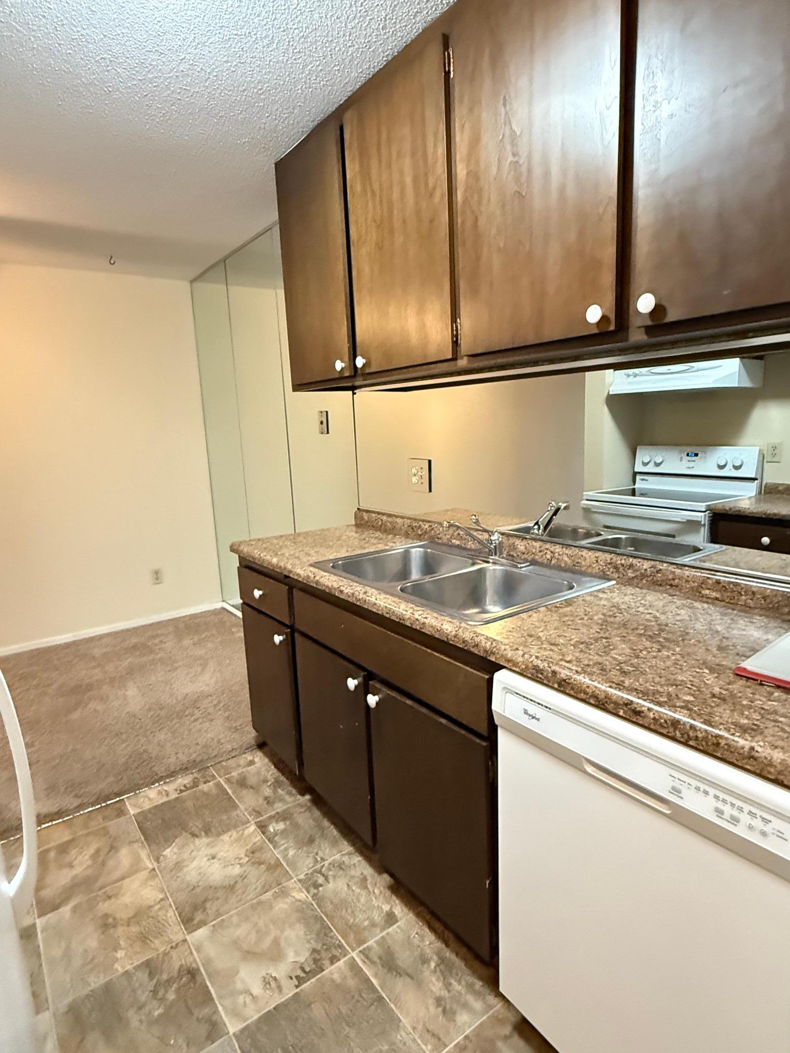 2800 Hamline Avenue N 112