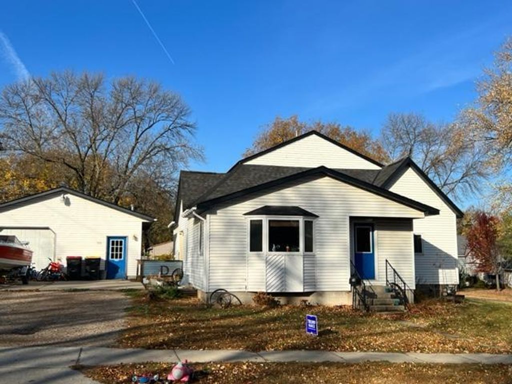 Photo of 704 S Minnesota Street, Redwood Falls, MN 56283 (MLS # 6808421)