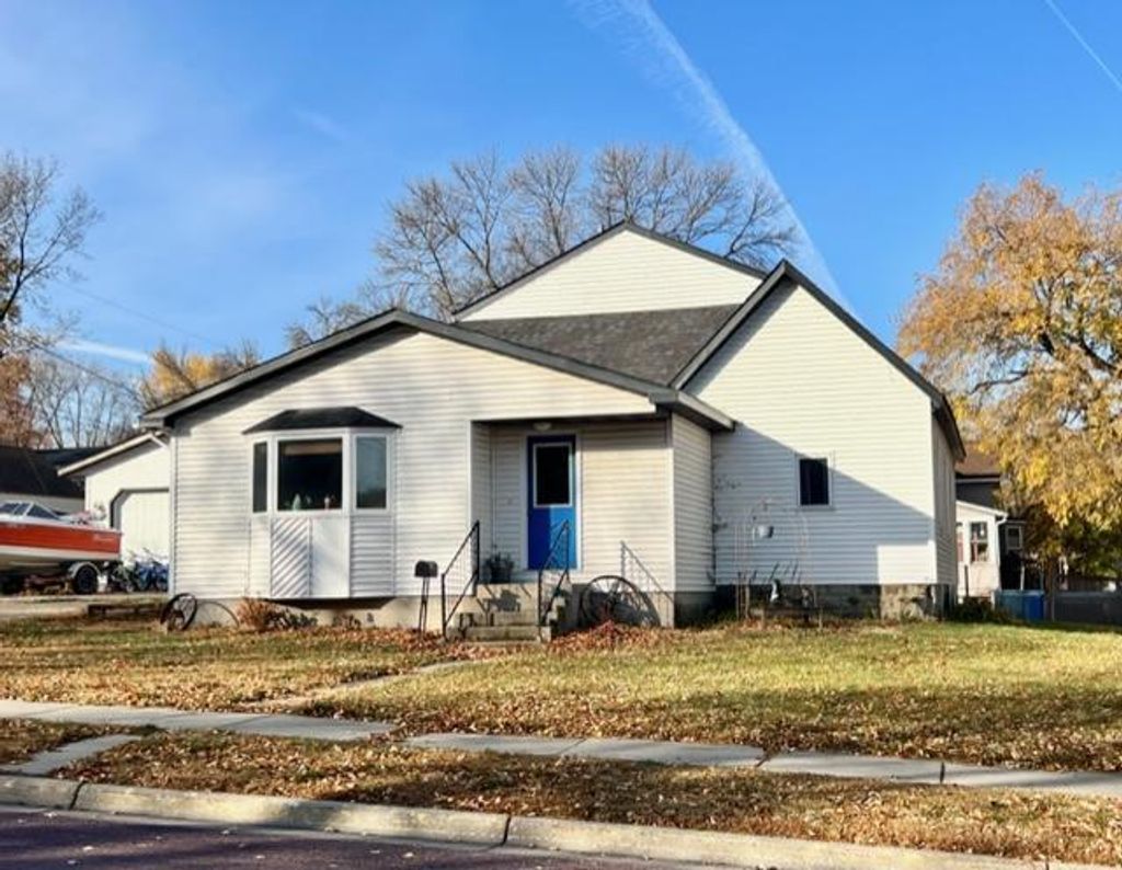 Photo of 704 S Minnesota Street, Redwood Falls, MN 56283 (MLS # 6808421)
