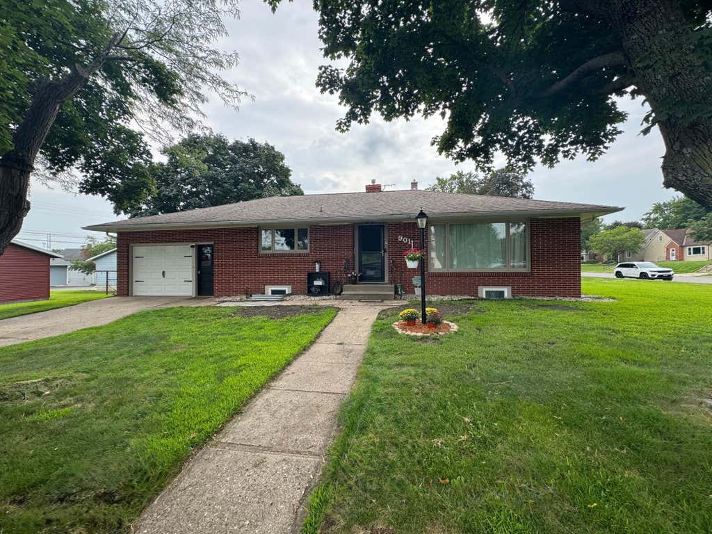 Photo of 901 S Minnesota Street, New Ulm, MN 56073 (MLS # 7127058)