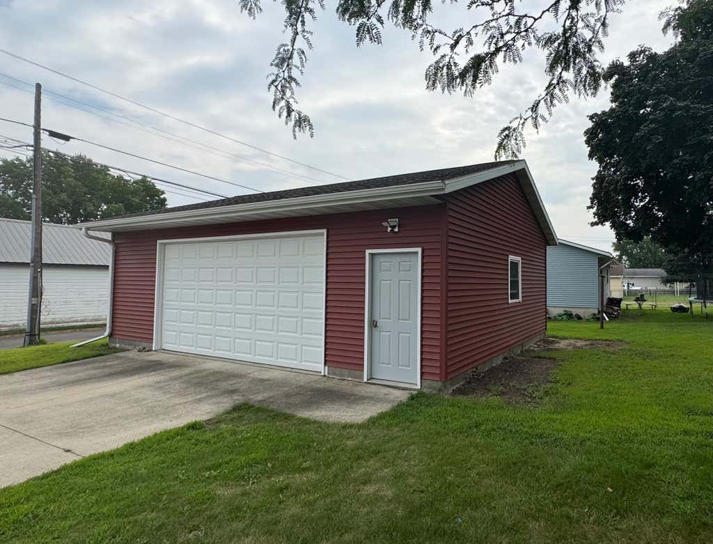 Photo of 901 S Minnesota Street, New Ulm, MN 56073 (MLS # 7127058)