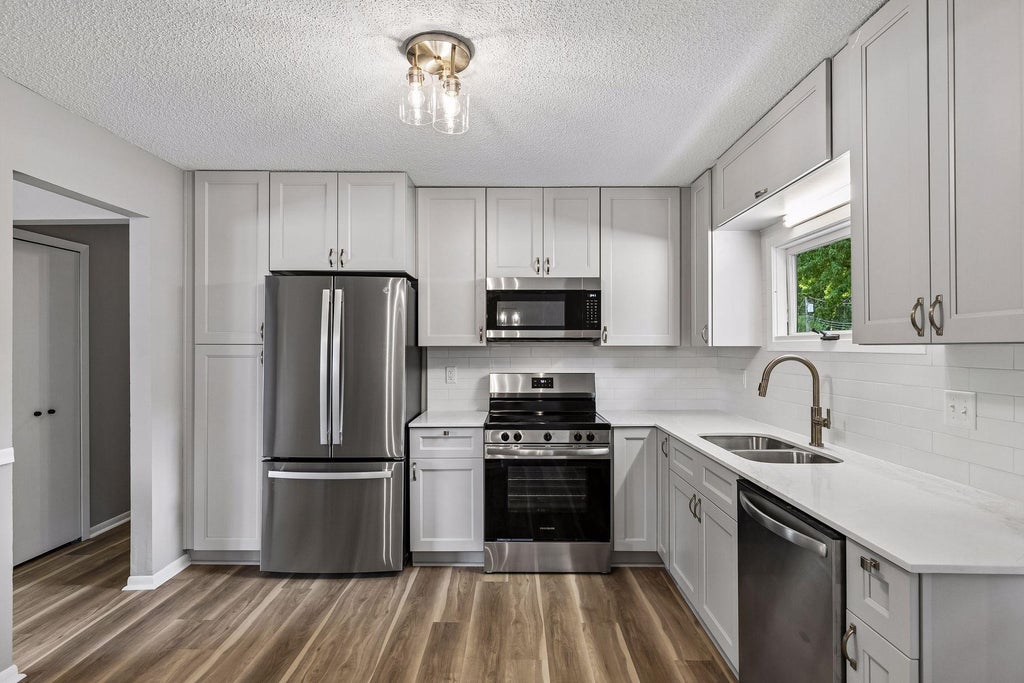 Photo of 963 Marnie Street S, Maplewood, MN 55119 (MLS # 7138904)