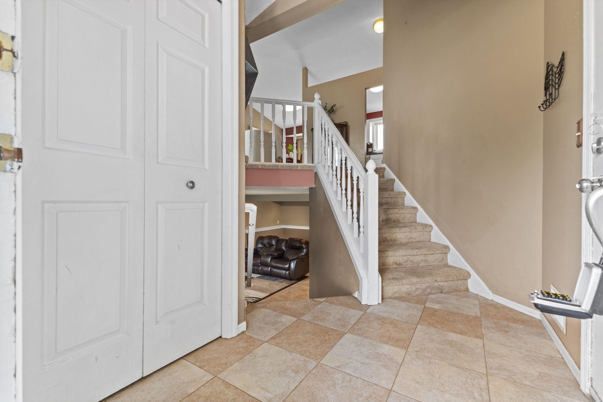 5464 Golfview Circle N