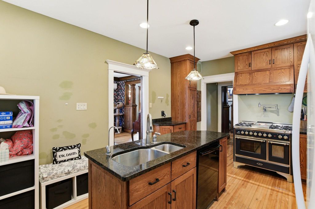 Photo of 1609 Sherburne Avenue, Saint Paul, MN 55104 (MLS # 7072917)
