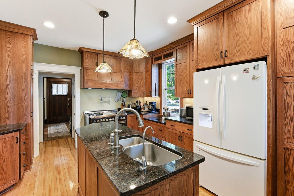 Photo of 1609 Sherburne Avenue, Saint Paul, MN 55104 (MLS # 7072917)