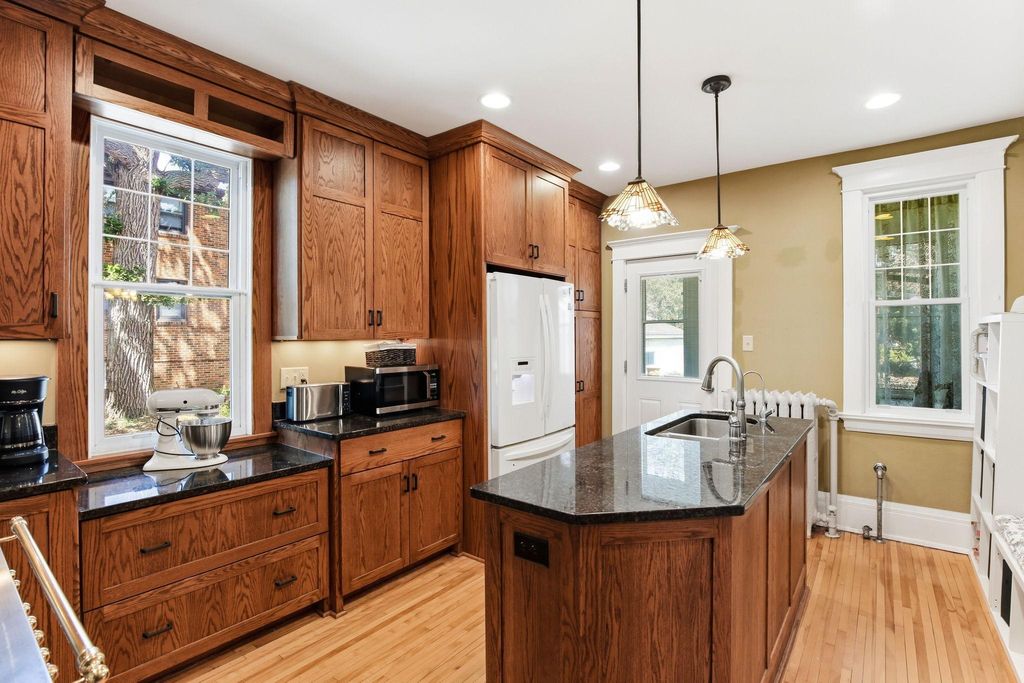 Photo of 1609 Sherburne Avenue, Saint Paul, MN 55104 (MLS # 7072917)