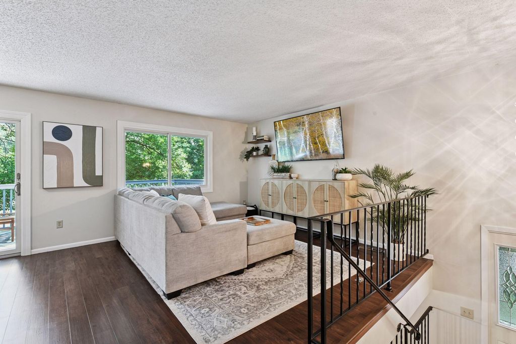 Photo of 1042 Pontiac Lane, Chanhassen, MN 55317 (MLS # 7019237)