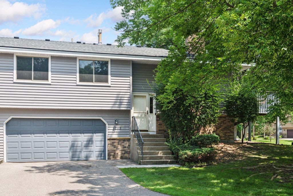 Photo of 1042 Pontiac Lane, Chanhassen, MN 55317 (MLS # 7019237)