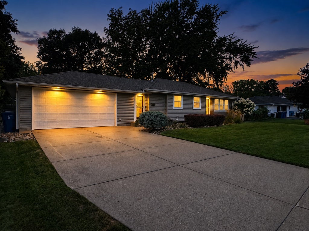 Photo of 10118 Park Avenue S, Bloomington, MN 55420 (MLS # 7130855)