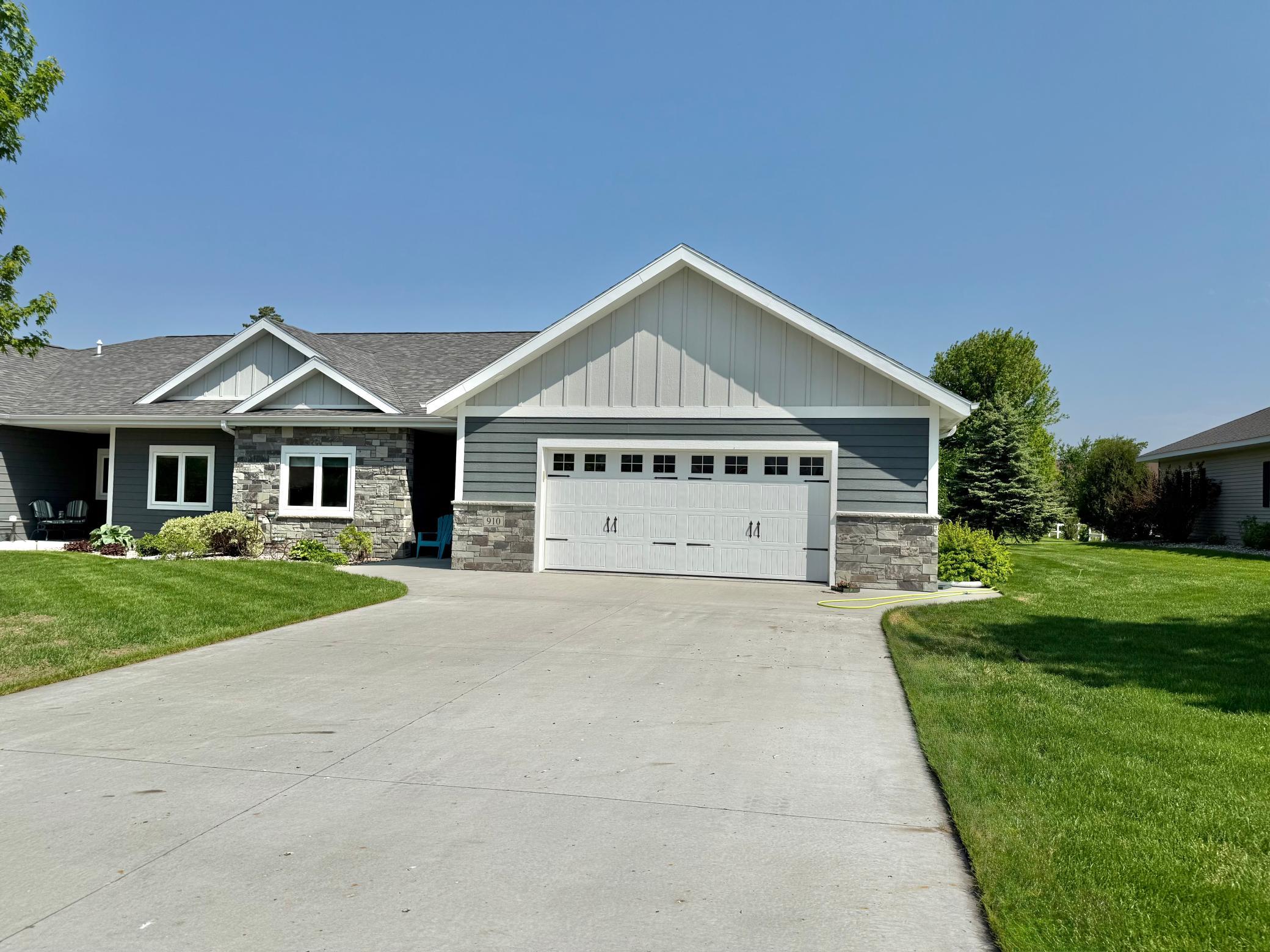 910 Lake Forest Circle