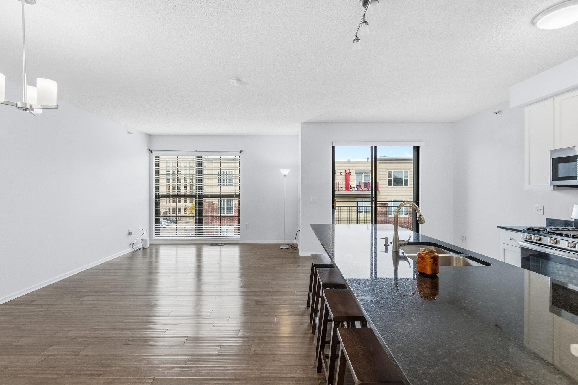 2566 Ellis Avenue 405