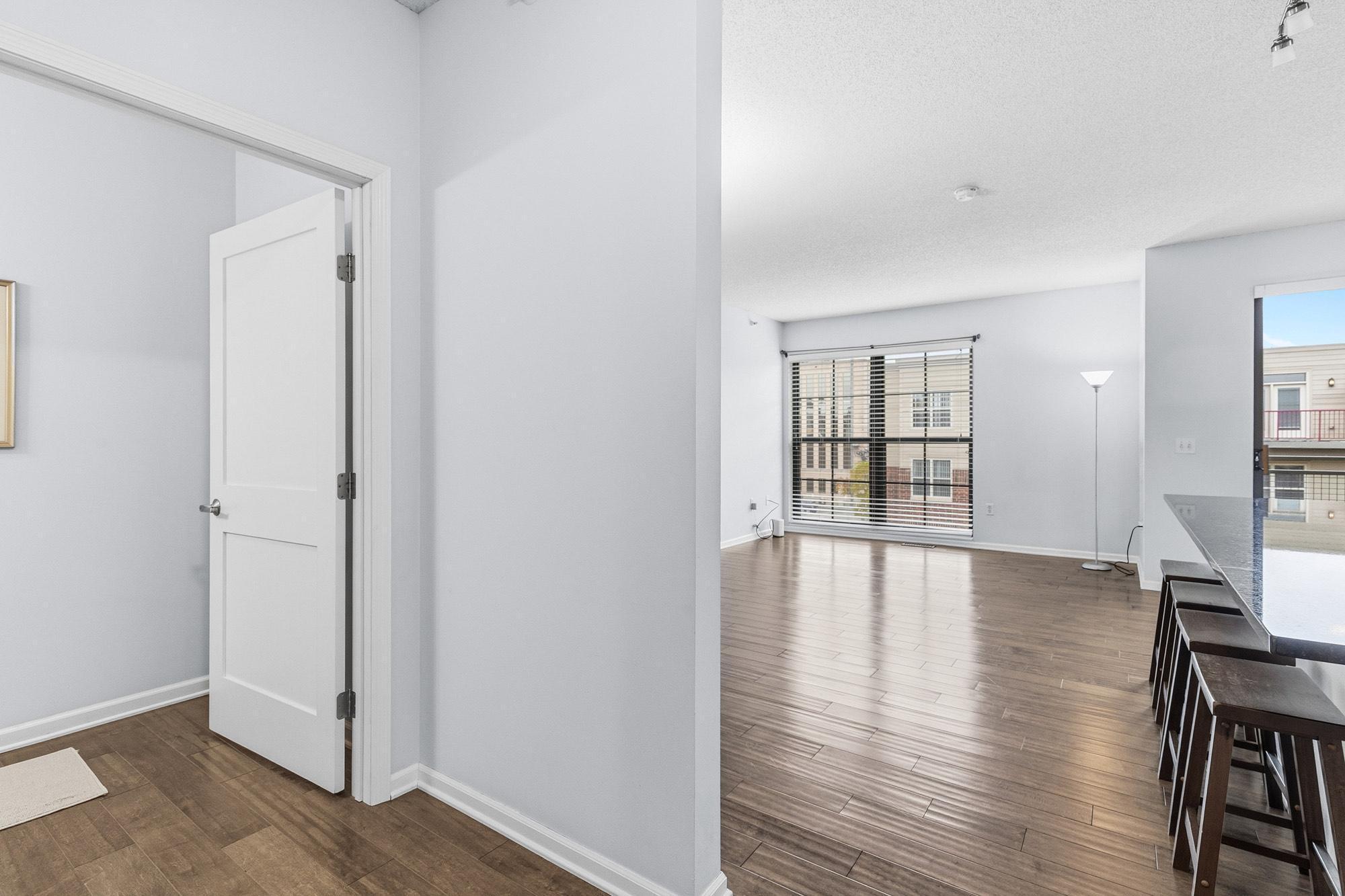 2566 Ellis Avenue 405