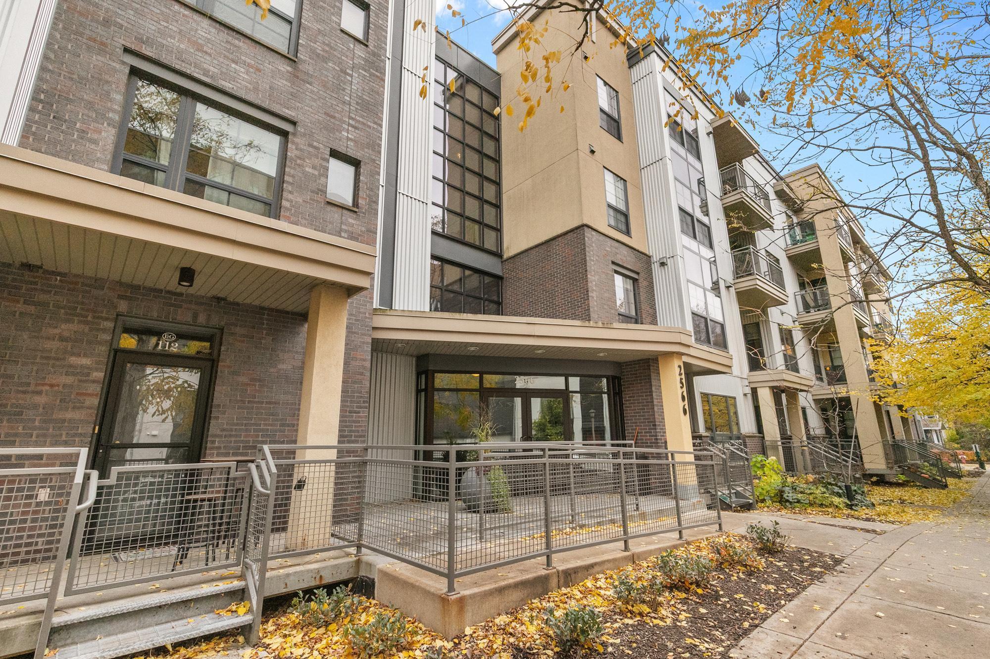 2566 Ellis Avenue 405