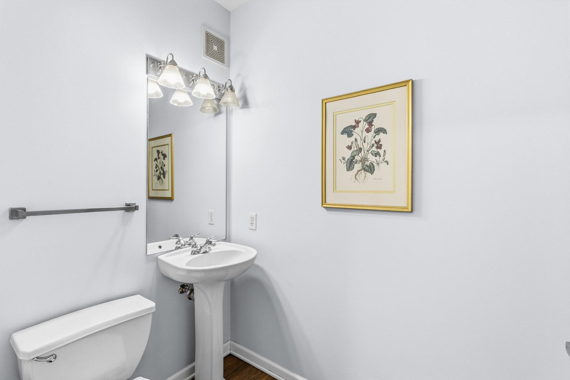 2566 Ellis Avenue 405