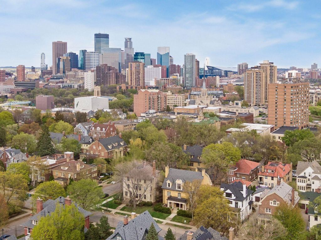 Photo of 1807 Dupont Avenue S, Minneapolis, MN 55403 (MLS # 7036814)