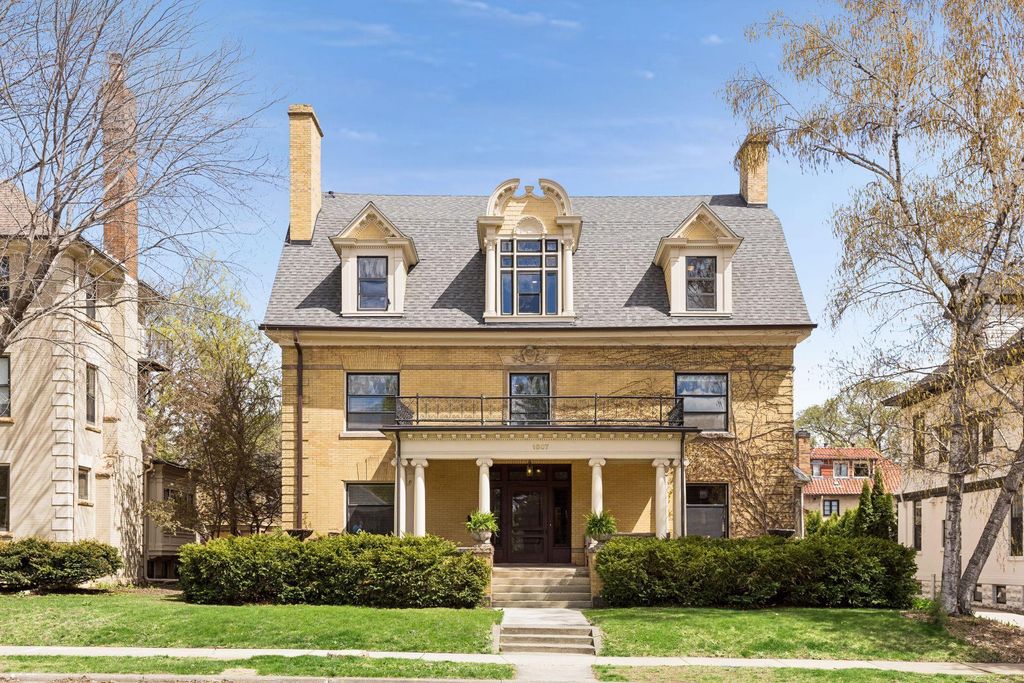 Photo of 1807 Dupont Avenue S, Minneapolis, MN 55403 (MLS # 7036814)