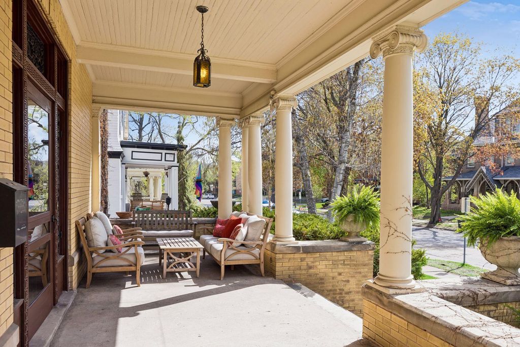 Photo of 1807 Dupont Avenue S, Minneapolis, MN 55403 (MLS # 7036814)